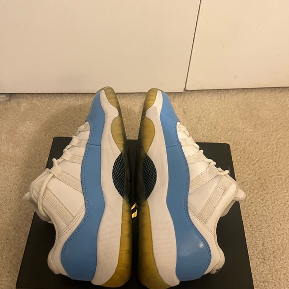 Air Jordan retro 11 low GS size 4.5. UNC/University Blue - Picture 5 of 9